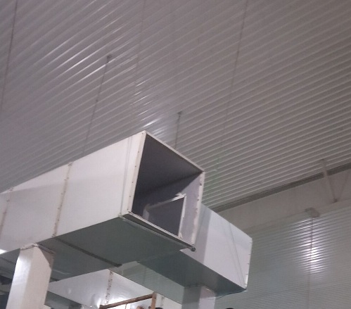 车间水帘风扇负压风机+降温水帘通风降温系统;体后必将成为九体育官方网页版设备的主流。湿帘（水帘）性能特点：采用新材料与空间交联技术，高吸水、高耐水、抗霉变、耐腐蚀、使用寿命长。产品蒸发比表面大，降温效率达80%以上。产品含表面活性剂，自然吸水，扩散速度快，效能持久。