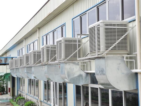 工厂通风降温方案该怎么设计比较好呢?可以根据工厂车间环境的不同,设计环保空调不同的工厂降温方案,如工厂车间人员岗位固定就设计环保空调岗位通风降温方案,只针对有人员的地方做降温,其他的区域则不做,这样既能很好地节省成本,又能快速达到工厂降温通风的效果,那么像人员散漫,工厂车间面积大可设计环保空调整体降温通风方案, 工厂通风降温方案该怎么设计比较好呢?可以根据工厂车间环境的不同,设计环保空调不同的工厂降温方案,如工厂车间人员岗位固定就设计环保空调岗位通风降温方案,只针对有人员的地方做降温,其他的区域则不做,这样既能很好地节省成本,又能快速达到工厂降温通风的效果,那么像人员散漫,工厂车间面积大可设计环保空调整体降温通风方案,