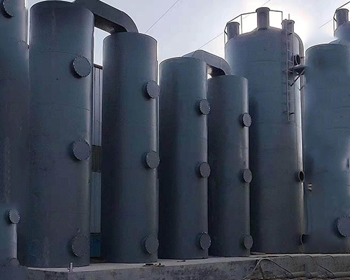 电捕焦油器简介电捕焦油器采用结构形式有同心圆式、管式和蜂窝式等三种。无论哪种结构,其工作原理,即在金属导线与金属管壁(或极板)间施加高压直流电,以维持足以使气体产生电离的电场,使阴阳极之间形成电晕区。本段结构分析三种结构的电捕焦油器均有 电捕焦油器简介电捕焦油器采用结构形式有同心圆式、管式和蜂窝式等三种。无论哪种结构,其工作原理,即在金属导线与金属管壁(或极板)间施加高压直流电,以维持足以使气体产生电离的电场,使阴阳极之间形成电晕区。本段结构分析三种结构的电捕焦油器均有